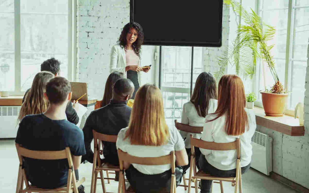 O que é comunicação e relacionamento interpessoal? Habilidades, tipos e exemplos